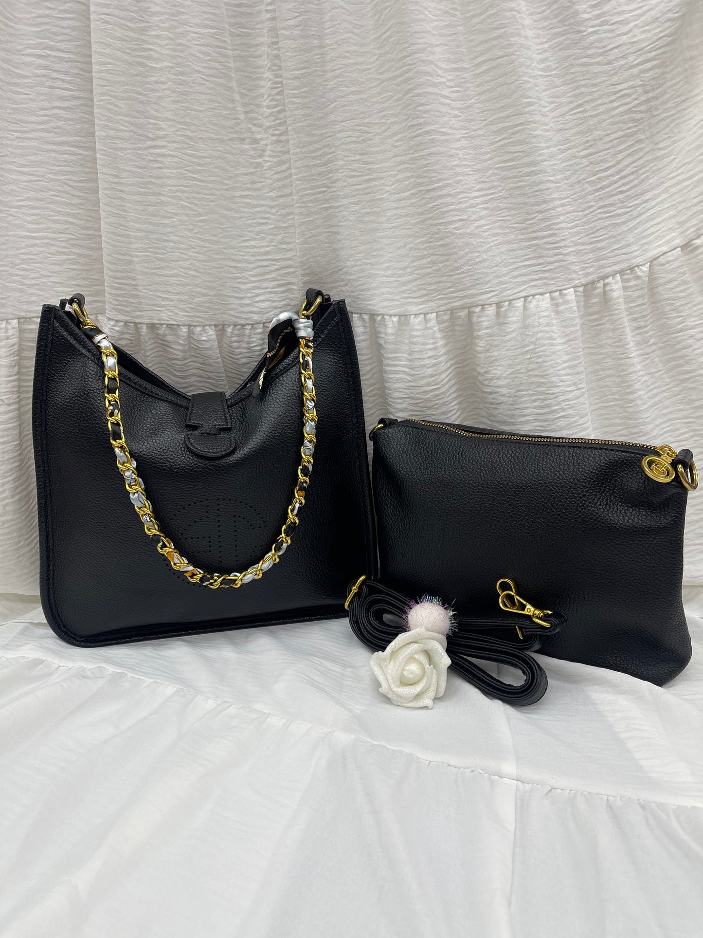 Duo de sacs noirs élégants avec chaîne dorée - Polyvalence et chic