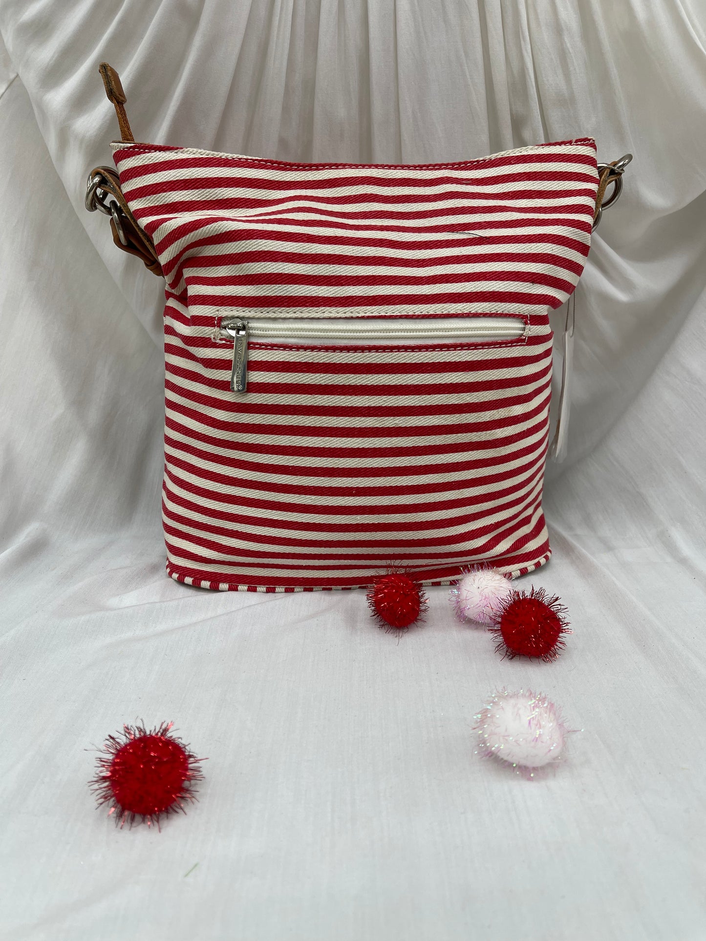 Sac rayé avec détails en cuir camel - Voyage et sophistication