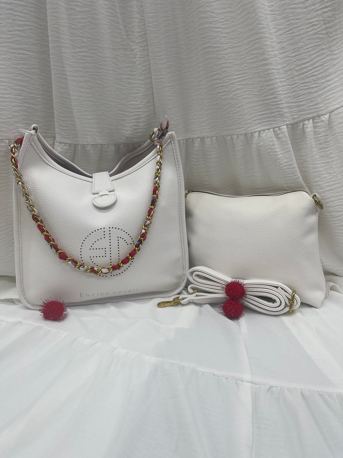 Sac Enrico Coveri blanc avec pompons rouges - Style et sophistication
