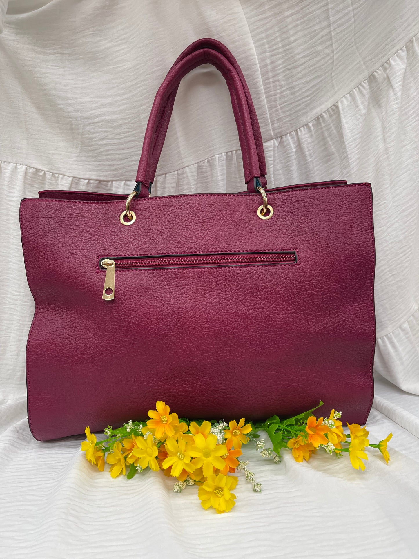 Sac à main texturé bordeaux avec détails tressés - Raffinement intemporel