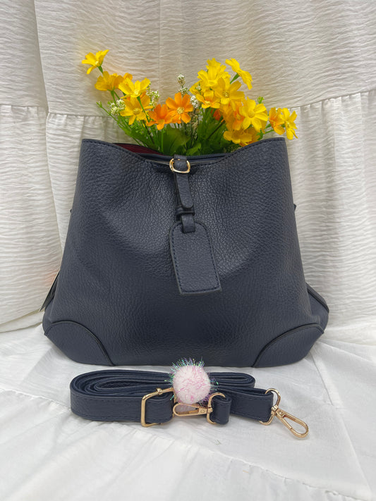 Sac à main texturé avec finition chic - Charme et utilité