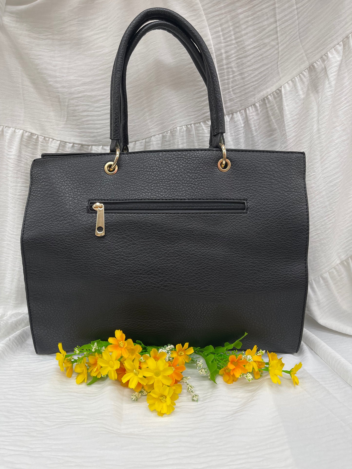 Sac à main noir avec détails tressés - Style chic et moderne