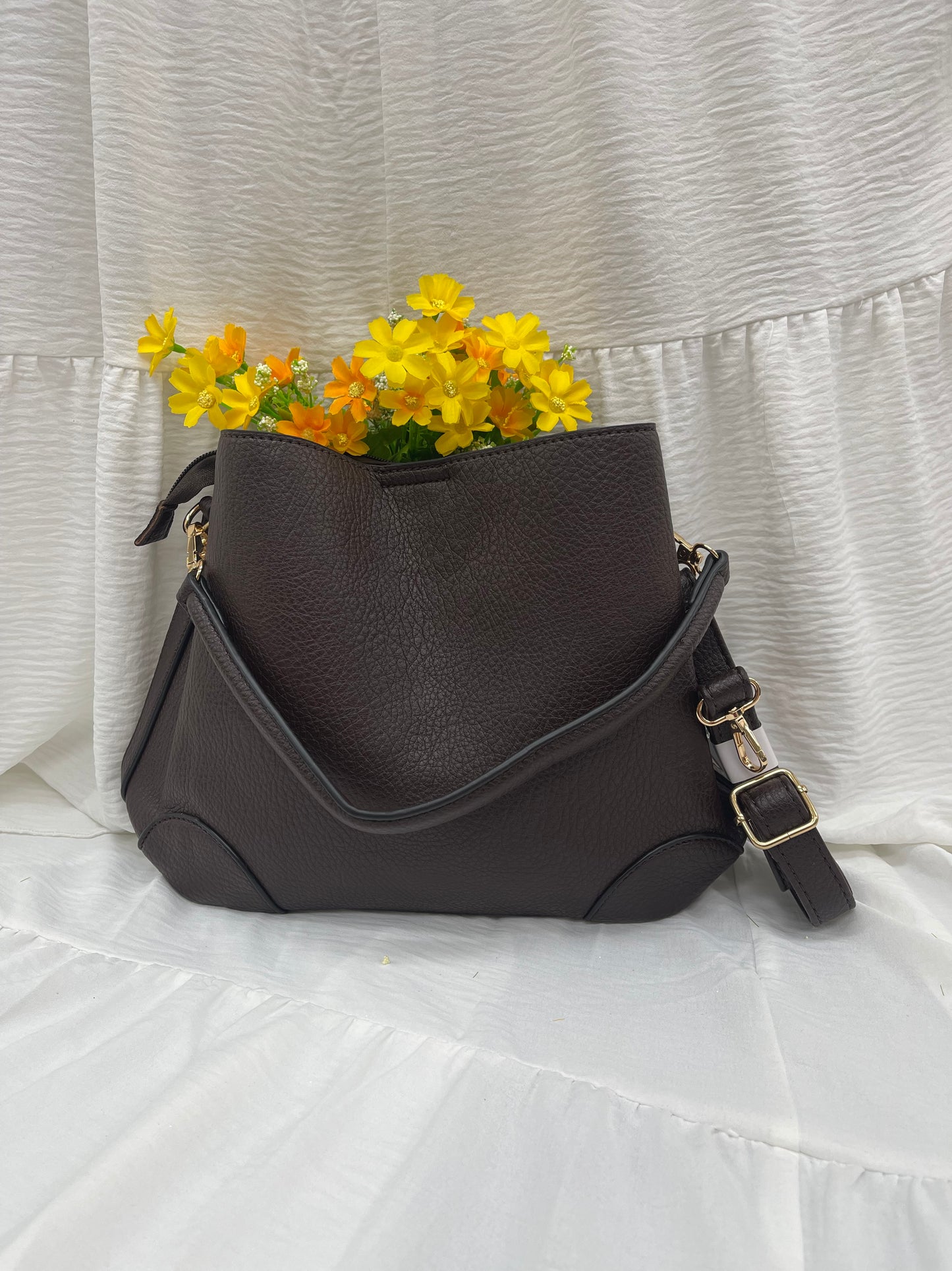 Sac fourre-tout en cuir marron - Élégance et praticité