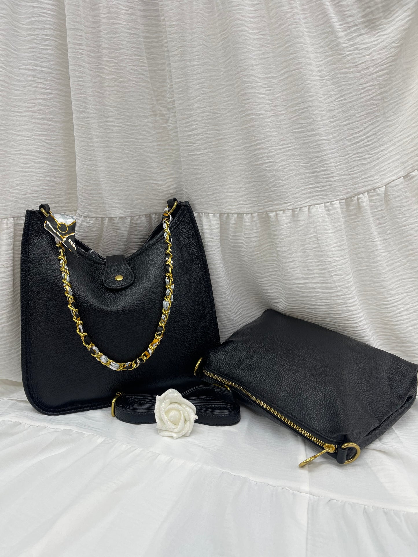 Duo de sacs noirs élégants avec chaîne dorée - Polyvalence et chic