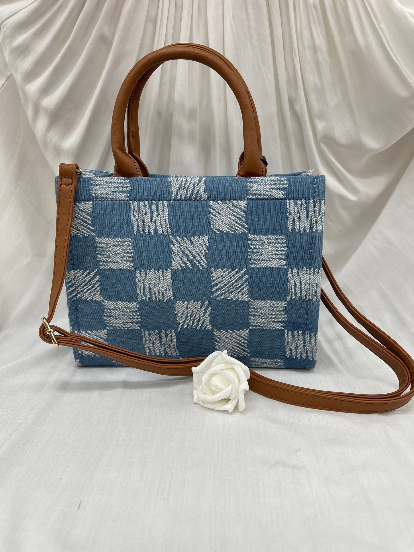 Sac à main en toile tissée bleu et blanc - Style artisanal chic