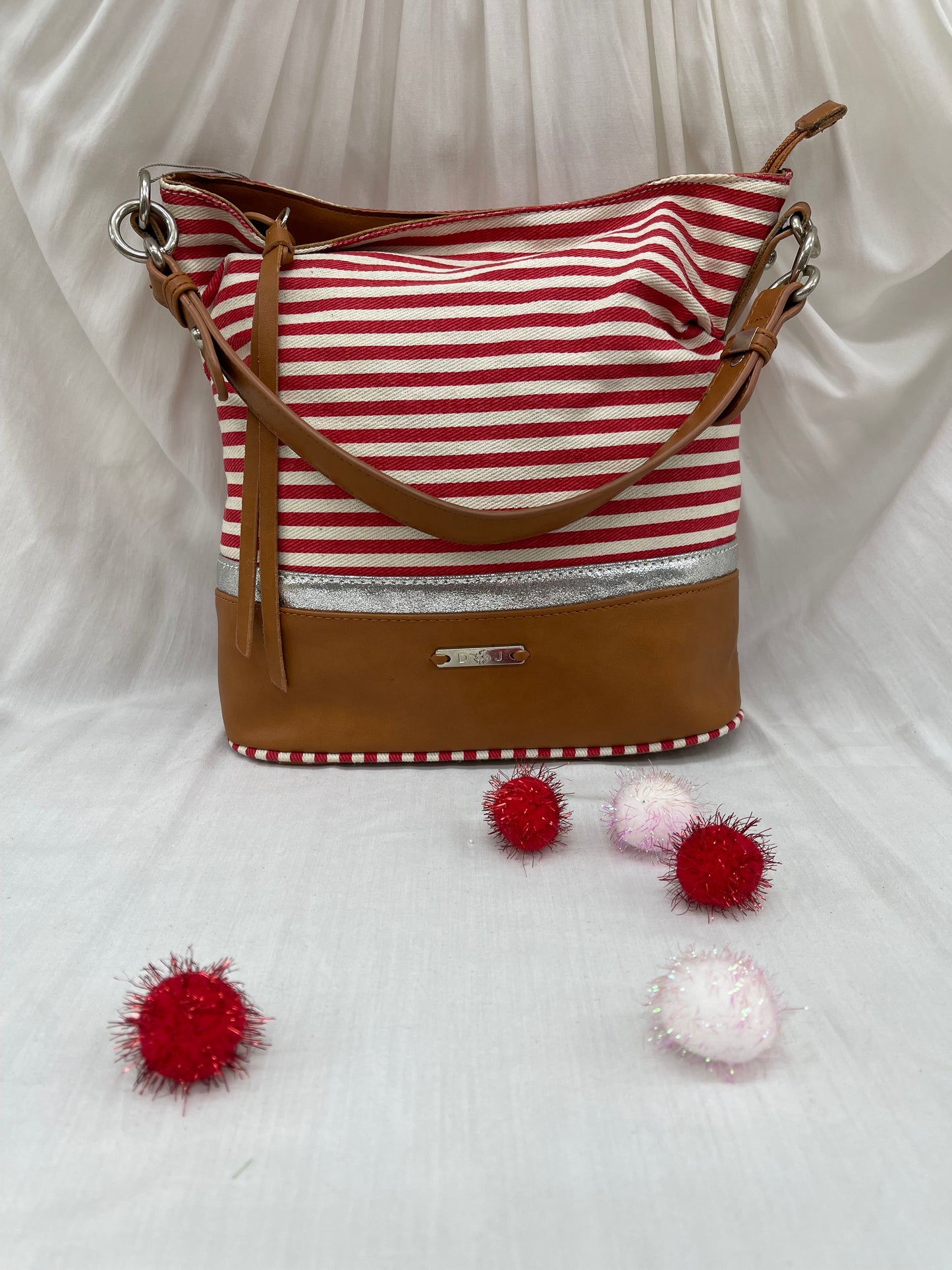 Sac rayé avec détails en cuir camel - Voyage et sophistication